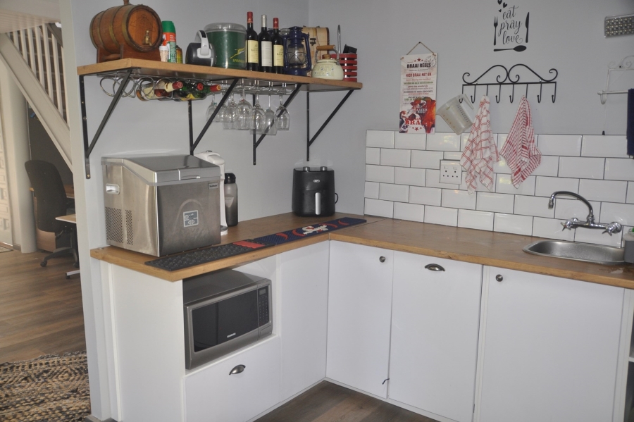 5 Bedroom Property for Sale in Fraaiuitsig Western Cape